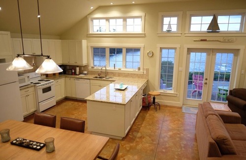 Upper Blandford House | Oceanview Retreat: 10/10 Rated Vacation Living in Deep Bay
