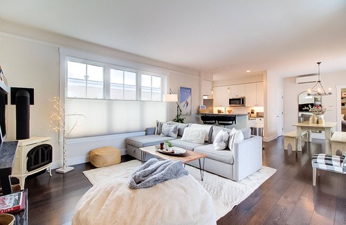 Stowe Area House | Ideal Stowe Village Location at Modern on Main Hotel