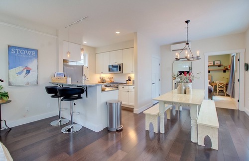 Stowe Area House | Ideal Stowe Village Location at Modern on Main Hotel