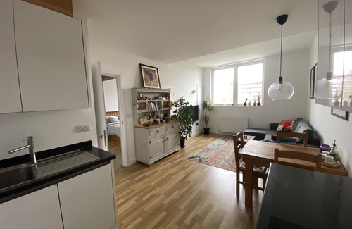 New Cross Apartment | Trendy Deptford Apartment: Family-Friendly & Accessible Stay