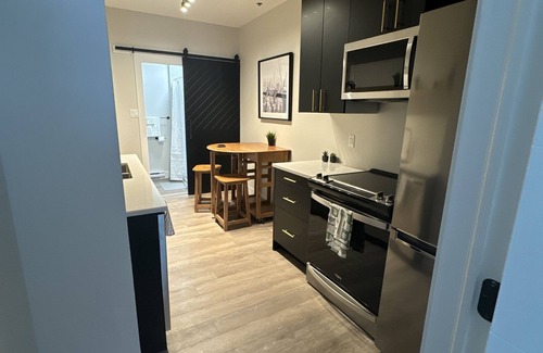 North End Apartment | Modern One Bedroom Suite with Kitchen & Pet-Friendly Perks