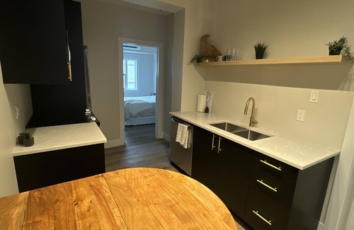 North End Apartment | Modern One Bedroom Suite with Kitchen & Pet-Friendly Perks