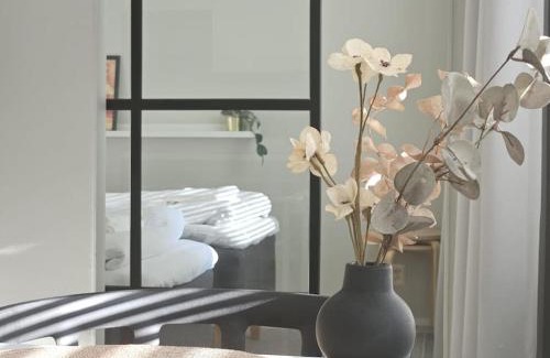 Kallio Apartment | Modern One-Bedroom with Sun Balcony, 9.5/10 Rated Stay