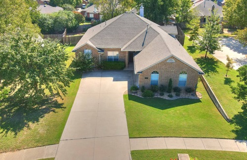 Norman House | Elegant 4 Bedroom Oasis with Pool & Breakfast Included