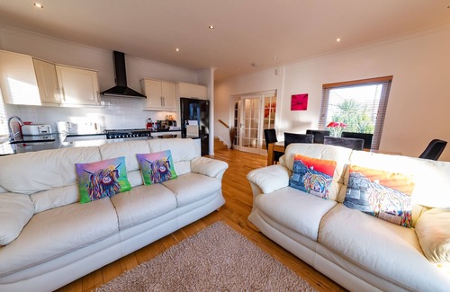 Gullane Cottage | Tranquil Oceanfront Retreat Near Golf Courses and Beach