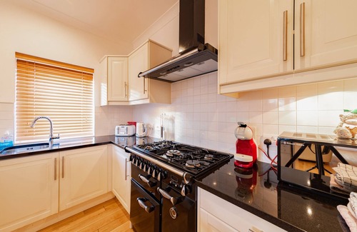 Gullane Cottage | Tranquil Oceanfront Retreat Near Golf Courses and Beach