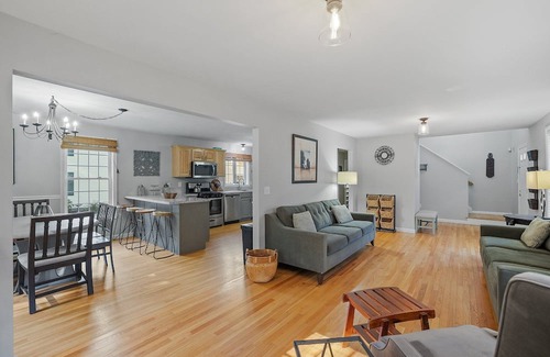 Manchester House | Inviting Colonial Home with Pet-Friendly Amenities