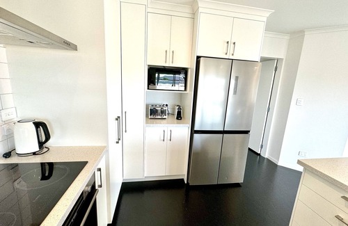 Matarangi House | Family-Friendly Retreat with Ocean Views - Rated 10/10