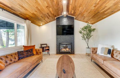 Tierra Del Mar House | Modern Oregon Cottage with Hot Tub Walk to Beach!