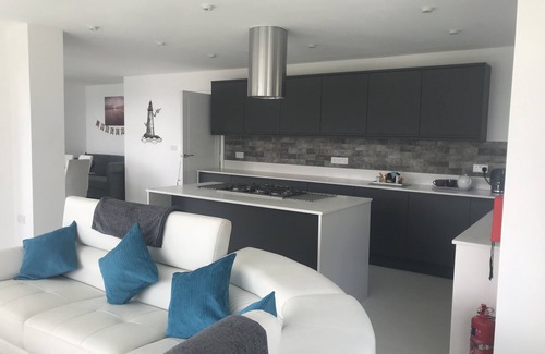 Millendreath Apartment | Scenic Seaview Apartment with Family & Pet-Friendly Amenities