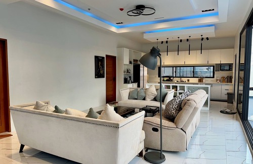 Project 4 House | Modern Penthouse for Private Parties and Family Gatherings