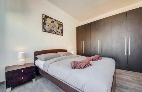 Gzira Apartment | Inviting 2br Penthouse with Relaxing Jacuzzi Experience