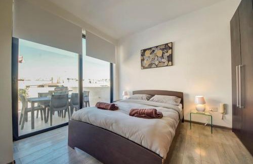 Gzira Apartment | Inviting 2br Penthouse with Relaxing Jacuzzi Experience