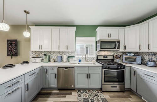 Ottawa House | Pet-Friendly Retreat with Pool Near Starved Rock - 10/10 Rating
