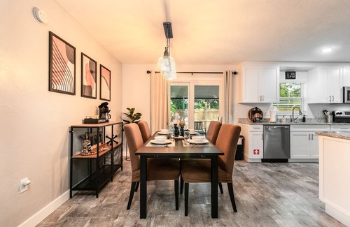 Gainesville House | Stylish Pool Home Near Devil's Millhopper Park - 10/10 Rated