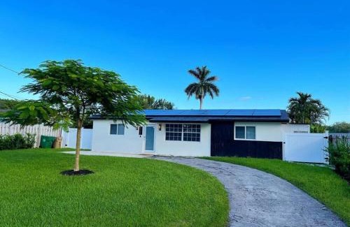 Davie Villa | Inviting Pool Home by the Lake, Close to Hardrock FLL