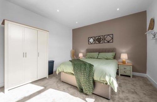 Prestwich House | Modern Prestwich Home Near Heaton Park & City Links
