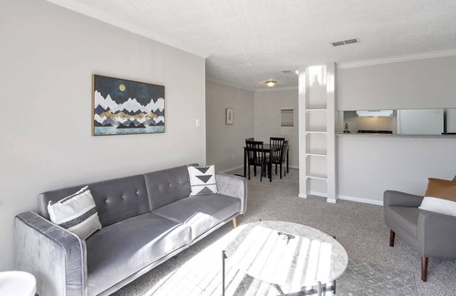Midland Condo | Modern Private Apartment next to Midland College