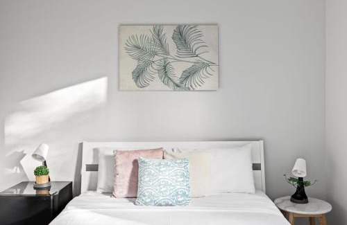 Lindfield House | Modern Double Room with Kitchen - Central Location Awaits