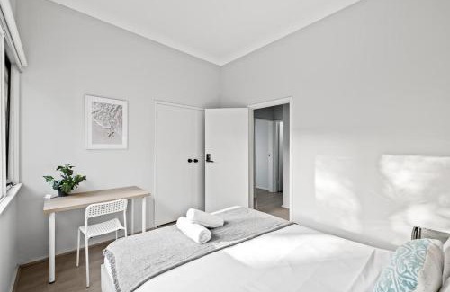 Lindfield House | Modern Double Room with Kitchen - Central Location Awaits