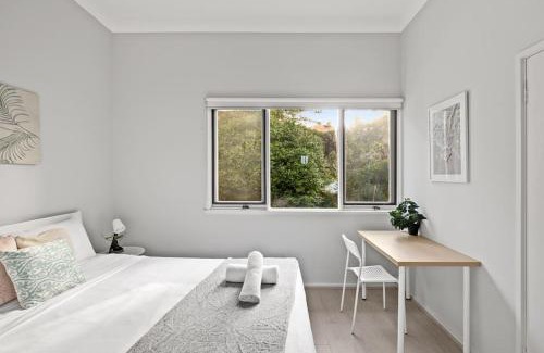 Lindfield House | Modern Double Room with Kitchen - Central Location Awaits