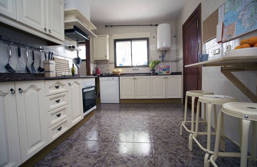 Alora House | Modern Villa with Pool & Cinema Room - Guest Rated 10/10