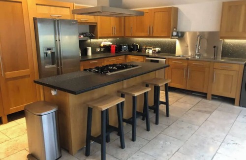 Upton Cheyney House | Inviting Modern Hotel with Indoor Pool and Spa Amenities