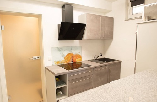 Straßenhaus Apartment | Peaceful Modern Apartment: Pet Friendly & Family-Oriented