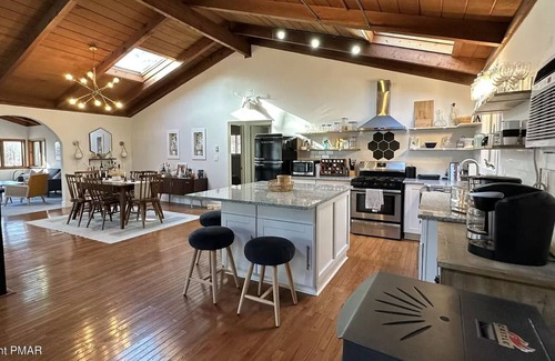 Bushkill House | Pet-Friendly Bushkill Home Close to Year-Round Activities