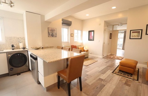 Recoleta Condo | Elevated Recoleta Penthouse with Rooftop Pool & Balcony