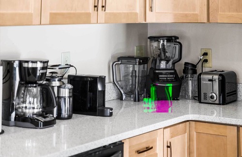 Red Lodge Cabin | Elegant Red Lodge Cabin Steps from Broadway Avenue