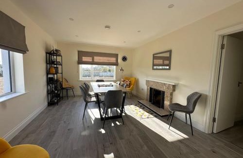 Corrandulla House | Modern Refurbished Claregalway Cottage - Sleeps 8