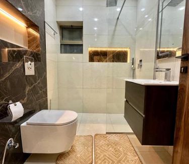 Al Jubeiha Apartment | Modern Residence for families only