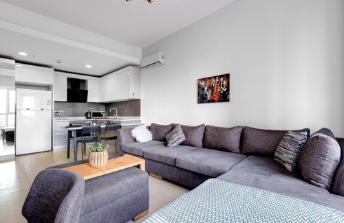 Mahmutbey Apartment | Modern Residence Steps from Mall of Istanbul and Metro