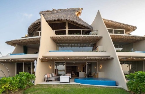 Troncones Villa | Tranquil Villa Retreat by the Sea with Spa & Breakfast