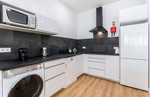 Se Apartment | Modern Retreat 1: Family-Friendly Getaway in Faro