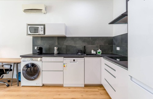 Se Apartment | Modern Retreat 1: Family-Friendly Getaway in Faro