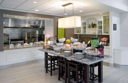 Silver Lane House | Modern Retreat in Glastonbury: Pet-Friendly & On-Site Dining
