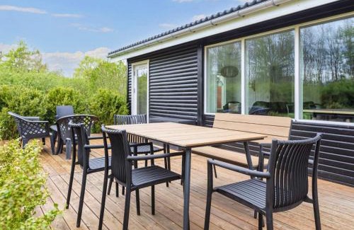 Nibe House | Cozy 6-Person Holiday Home in Nibe - Pet & Child Friendly