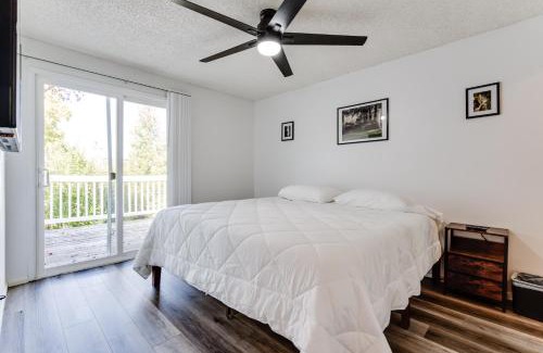 College Hill Apartment | Modern Retreat for Families & Pets near UofO & Autzen Stadium