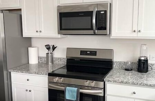 Pendergrass House | Charming Townhome Near Chateau Elan and Road Atlanta