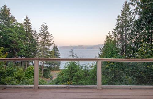 Hoodsport House | Modern Retreat with Hot Tub and Breathtaking Views