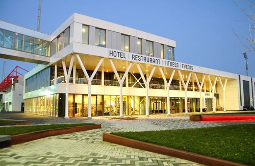 Oss Hotel | Modern Retreat with Free EV Charging, and On-Site Restaurant Near Autotron