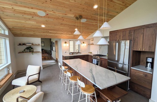 Hamma Hamma House | Scenic Hotel with Mountain Views near Olympic National Park