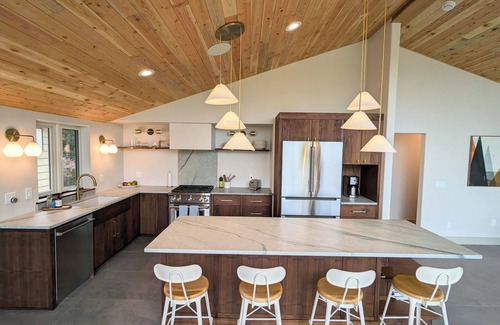 Hamma Hamma House | Scenic Hotel with Mountain Views near Olympic National Park