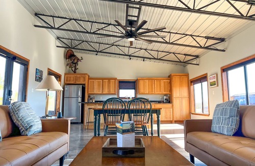 Bauxite Cabin | Idyllic Modern Retreat with Scenic Views Near Little Rock