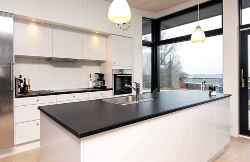 Hjarbæk House | Ideal 8-Person Holiday Home with Ocean View in Løgstrup