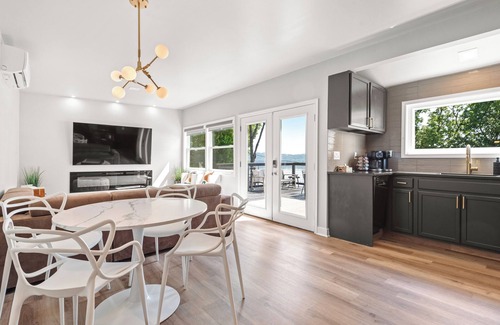 Wrightsville Cottage | Modern River Cottage with Breathtaking Marina Views