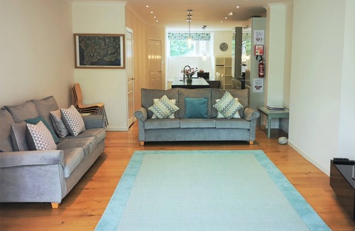 Fowey House | Exceptional Modern Riverside Terrace House with Pool & Kitchen