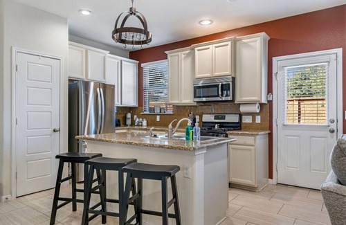 Round Rock House | Modern Rock 3BR 3B Downtown